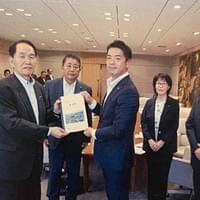 治水・利水の抜本的な対策である「湊川総合開発事業における五名ダム再開発」と、令和3年内の開通見通しになっている「一般国道11号線大内白鳥バイパス」についての要望書を県に提出してまいりました。