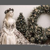 1:12 Scale Christmas trees and table centres (shown with 60 cm Sasha and 1:1 Scale Wreath)
