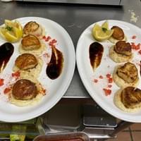 pan seared scallops w/cauliflower puree and balsamic raisin vinaigrette 