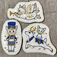 ビーズ刺繍のオーナメント。白い糸は蓄光仕様。