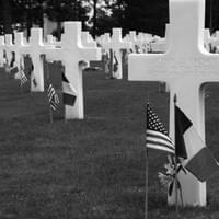 QUE FAIRE EN NORMANDIE ? BALADE A VELO ELECTRIQUE SOLEX PETITE REINE CIMETIERE AMERICAIN COLLEVILLE