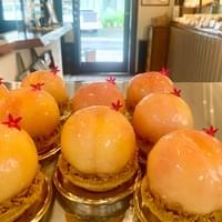 【季節商品】まるごと桃のタルト（7月下旬～8月中旬）