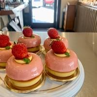 【季節商品】いちごムースタルト　3～4月頃まで販売