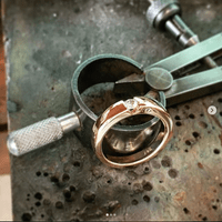 Solitaire or jaune 750/°°° et diamants