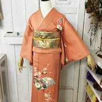 サーモンピンク手描き訪問着  身丈:162 / 裄丈:63 / 袖丈:49 / 前幅:24 / 後幅:29