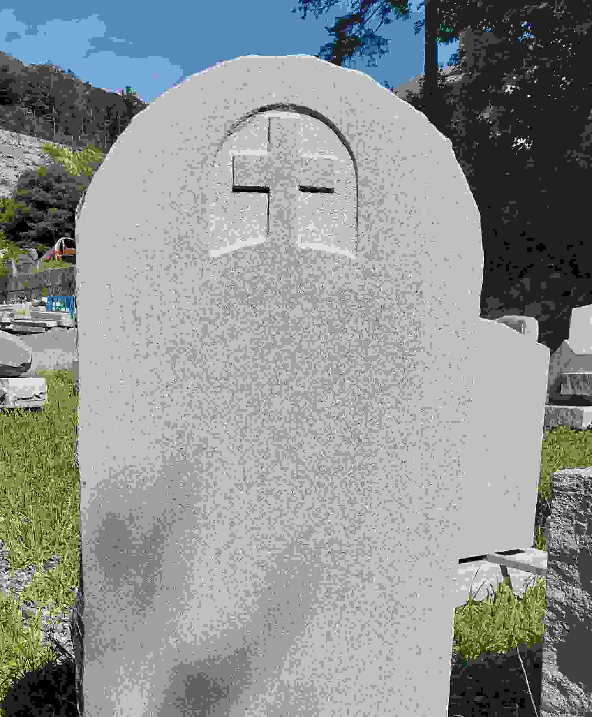 #00_18 Inset Cross Monument with Round Top