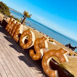 Fotobudka Retro + Drewniany napis MIŁOŚĆ - Trójmiasto