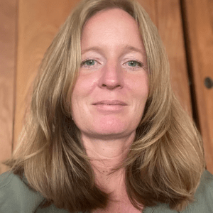 Hanneke van der Woud, schuldrustcoach