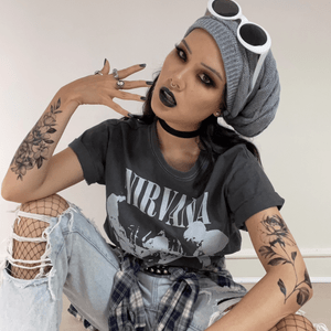 "Come as you are" as a grunge girl