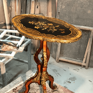 Mesita velador estilo Luis XV del año 1723 al 1774