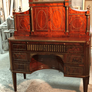 Bureau ruso de estilo neoclásico del año 1800 al 1825