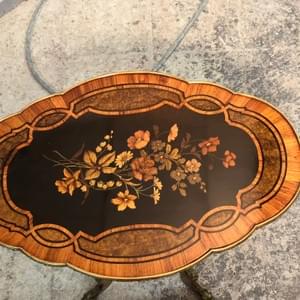 Mesita velador estilo Luis XV del año 1723 al 1774