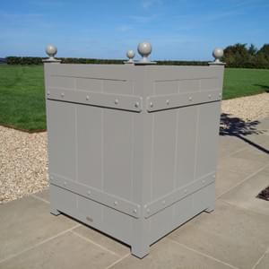 Tall Versailles with plain ball finials
