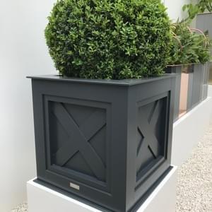 Low No.1/25L with square trim, aluminium flat top and bottom with low profile cross detail 