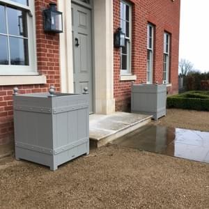 Tall Versailles with plain ball finials