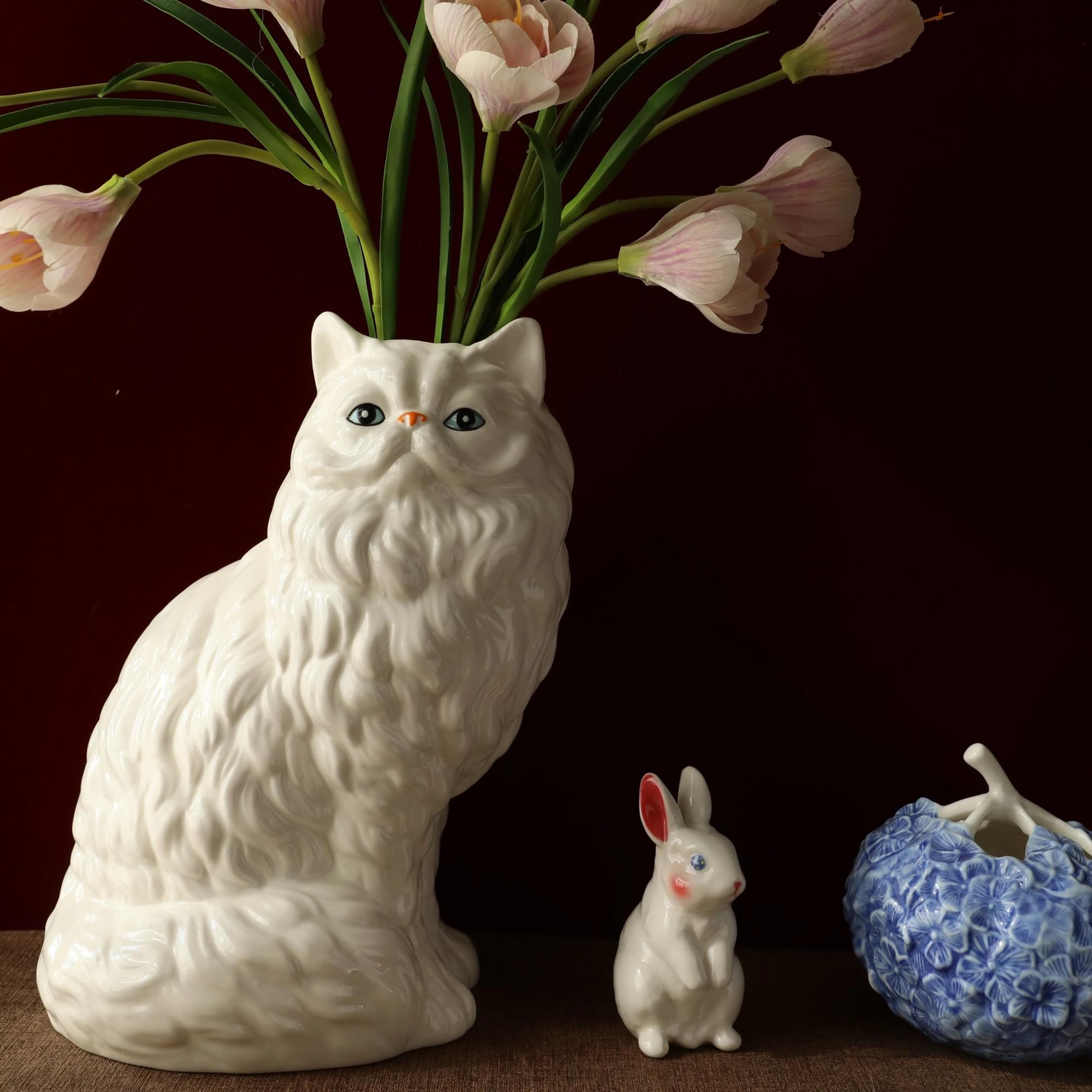 Luxury Fluffy Cat Resin Flower Vase, Adorable Kitten Sculpture for Tabletop, Perfect Home Decor Gift