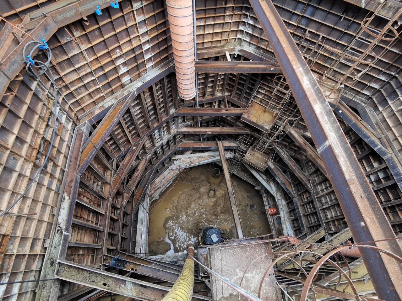 Vertical Shaft Steel Shoring Protection System