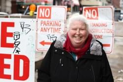 « I was in love with Robin Williams, I wish I had met him, that is why I feel so bad, it just hit me. I was born in Brooklyn, I grew up here and I’ve worked here since the eighties. These past few years have been tough. I had a knee surgery, that’s for what the cane, you know… and I just do the best I can, day after day. I get inspired by people, I don’t know if I’m very inspiring myself but I try to make people laugh. People say I’m funny but i do it for myself, to keep myself from feeling bad and it helps, it’s just everyday life. You see, Robin Williams taught me so much. »