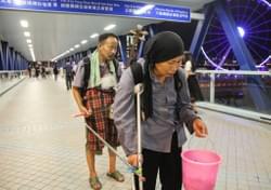 « We are a couple from China, from a poor village in the province of Hunan. I am 54 years old and I used to play part time music in the village. My wife and I have a farm in the village but that’s not enough to make a living, we only earn RMB60 per month, even less especially after we are old now and start to have eyes and legs problems. We used to play music and beg for money in Guangzhou. But that only made several ten RMB more a month. so we decided to take trains to come to hong kong. Here we can earn about HK$200 each day! Today is our 4th day and we have to leave 3 days later. after that we may enjoy a bit of life back home and later we may come back again for begging. since I’m a real blind, the government has issued me a ‘disable certificate’ by which I can have all free travel inside the country, and I can have half price discount for my ticket to hong kong. with this card no one can bully me or kick me out from any kind of transportation. »