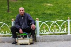 « I have been a shoe doctor for 55 years. I have only one goal in life: make enough money to buy my meds, i work every day for that. I was at the hospital last night and they gave me oxygen for 2 hours, because I have asthma. People like you come and, you know, help me, and then I wan buy these meds. It’s hard for me to continue but I need to. It is hard to find the money: it costs approximately 56 liras, depending on how many attacks I have. I live with my wife and I have children but they’re also struggling so they cannot help me. Stealing is a shame but working is not a shame. »