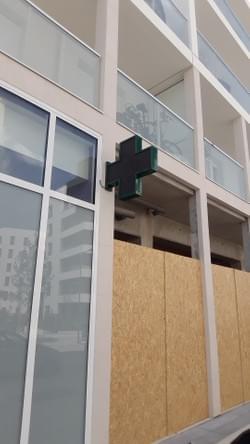 pose croix de pharmacie