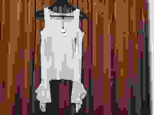 Cream V-neck Cold Shoulder Top with Ruffle Cuff-S(4/6)