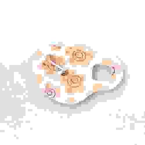 8월의 꽃을 품은 시계8월의 꽃을 품은 시계（A Clock Embracing the Flowers of August）