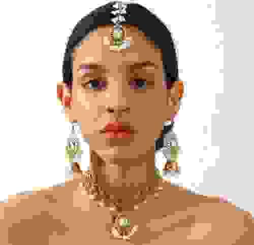 4pcs  Bollywood Style Round Gold Necklace Set (white, purple)