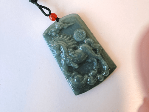 滿綠駿馬碑