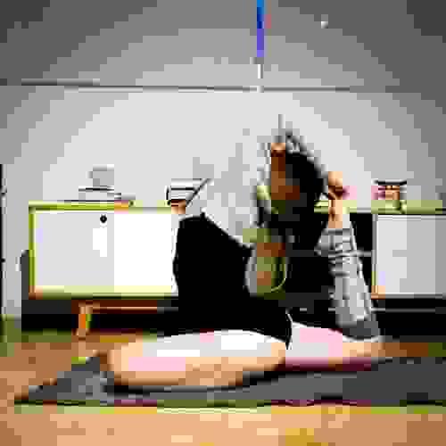 Curso Online Intensivo: “Equilibra tus emociones con yoga terapéutico”