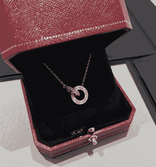Cartier love diamand neckless gold 