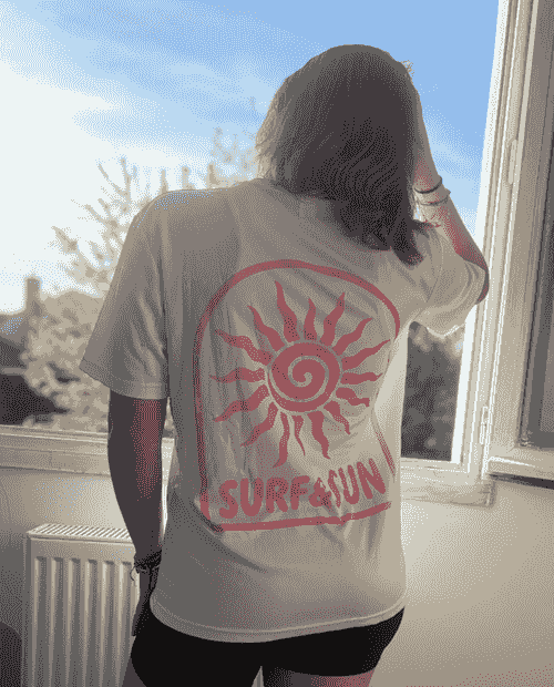 T-shirt avec design "Surf and Sun"