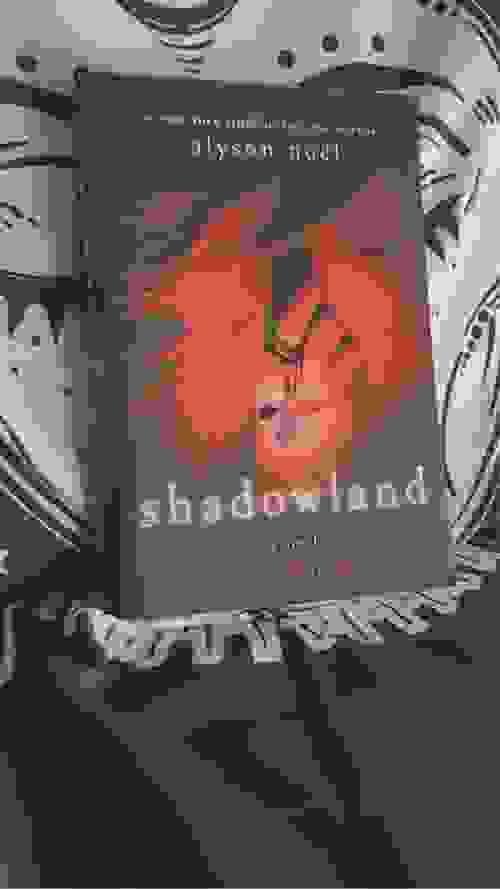SHADOWLAND BY: ALYSON NOEL