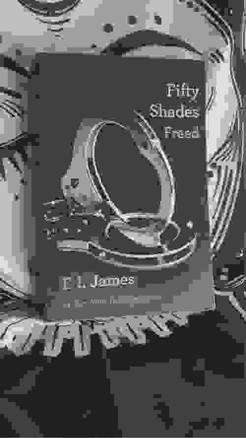 FIFTY SHADES FREED BY: E.L. JAMES