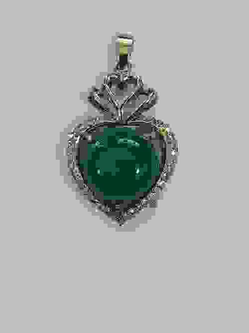 翡翠omph Jade