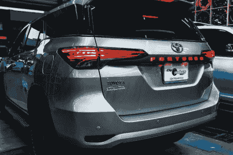 SMOKE DOOR GARNISH TOYOTA FORTUNER 19+ SMOKE