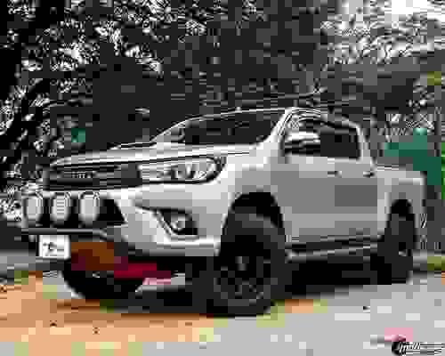 CARMODIFIERS HALOGEN DOOR FOR TOYOTA HILUX