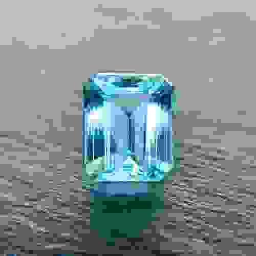 Aquamarine｜10.55 Ct.｜Crystal clear sky blue・Absolutely flawless