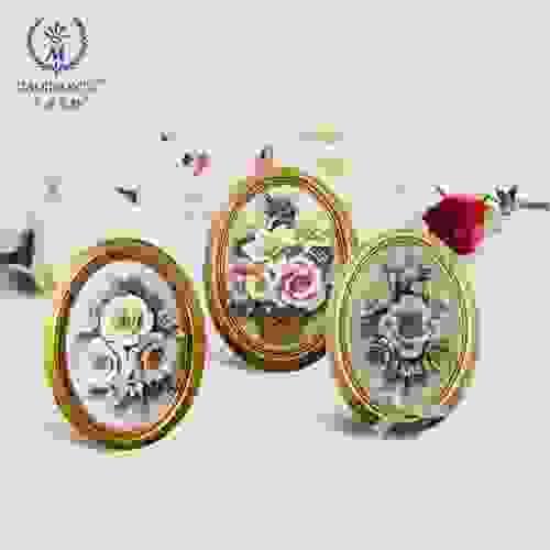 Beautiful Handmade Capodimonte Style Porcelain Flower Bouquet in Oval Frame Wall