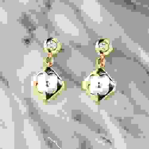 18ct Yellow Gold Mother of Pearl Earrings