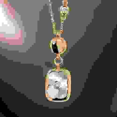 18ct Yellow Gold Mother of Pearl Necklace
