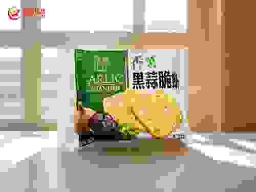 香菜黑蒜脆餅