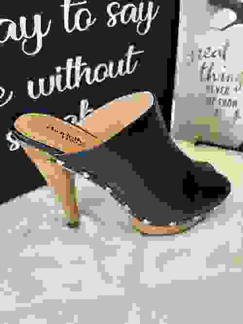 Mini heel leather sandals