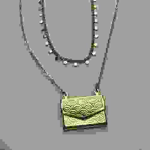 Envelope Discs Choker Necklace