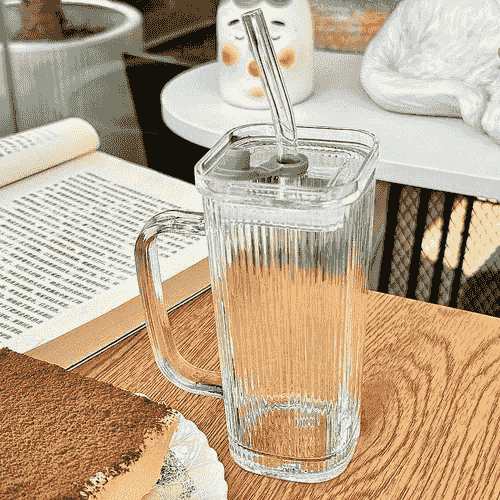 Vasos con diseño elegante y moderno en vidrio