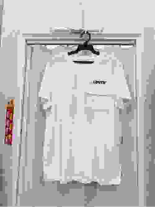 Levi's 圓領短袖口袋上衣/白