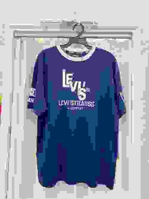 Levis 藍色棉質上衣