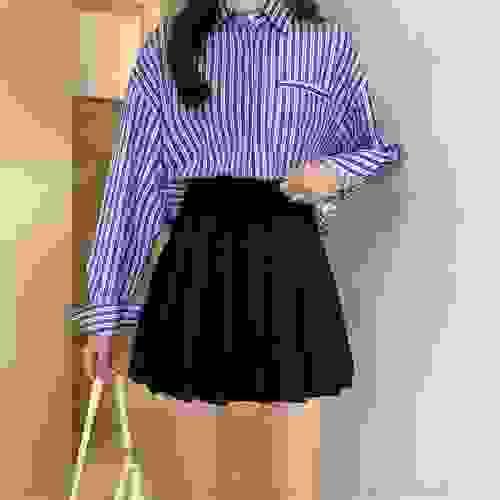 High-waisted pleated skirt