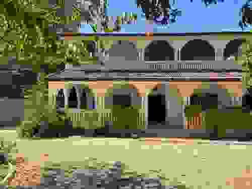 Belle villa R+1 à vendre à Ngaparou bâtie sur un terrain de 1010m2