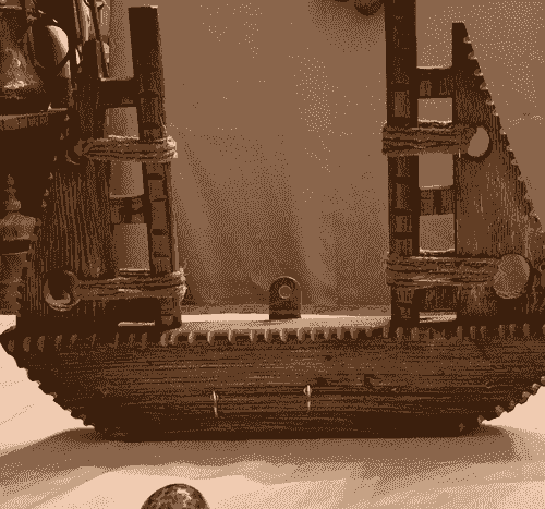 علاقة مفاتيح خشبية بتصميم تراثي مميز، مصنوعة يدويًا بعناية من الخشب الطبيعي،